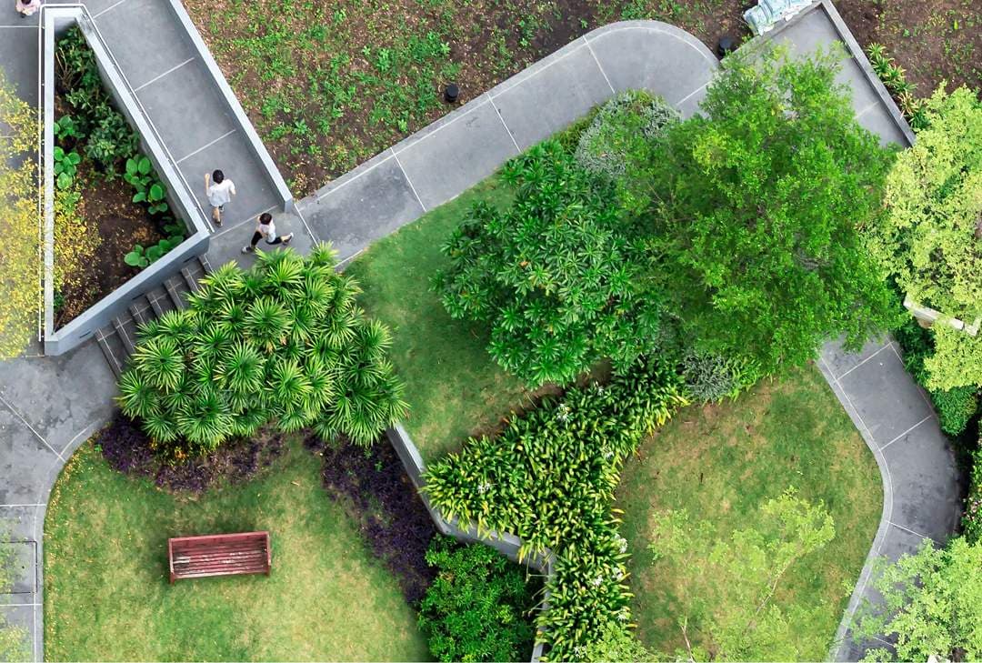 Jardines corporativos que reflejan compromiso ambiental